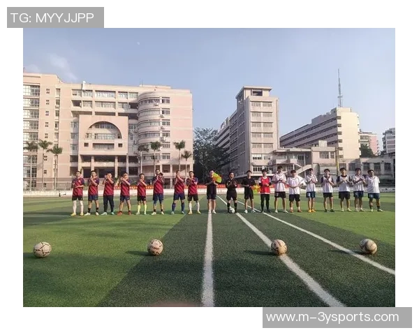 足球开踢激情四溢赛场对决尽显风采球迷欢呼声此起彼伏